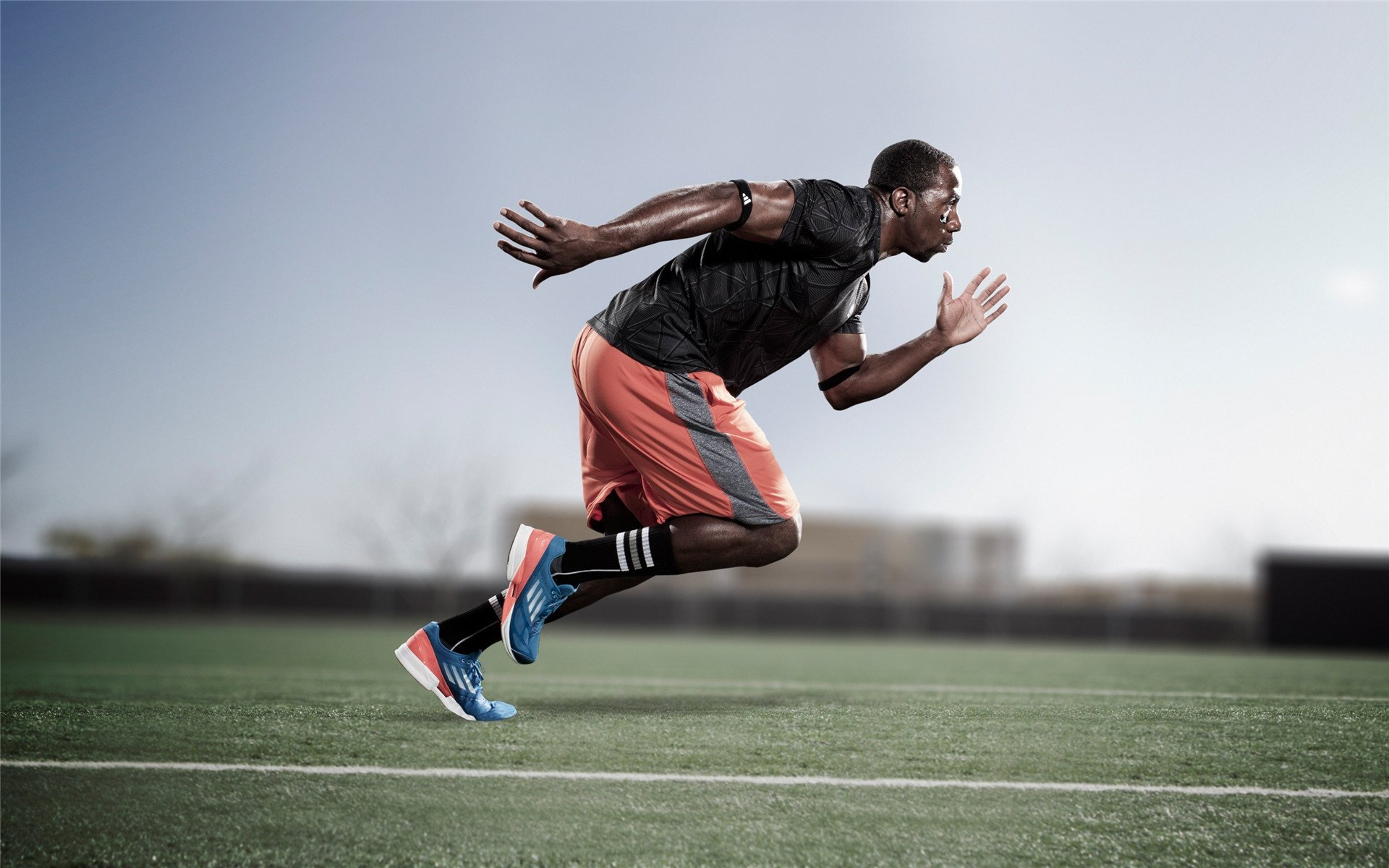 裁判追不上塞内加尔边锋：太快，踩雪都飞起来了，塞内加尔中场