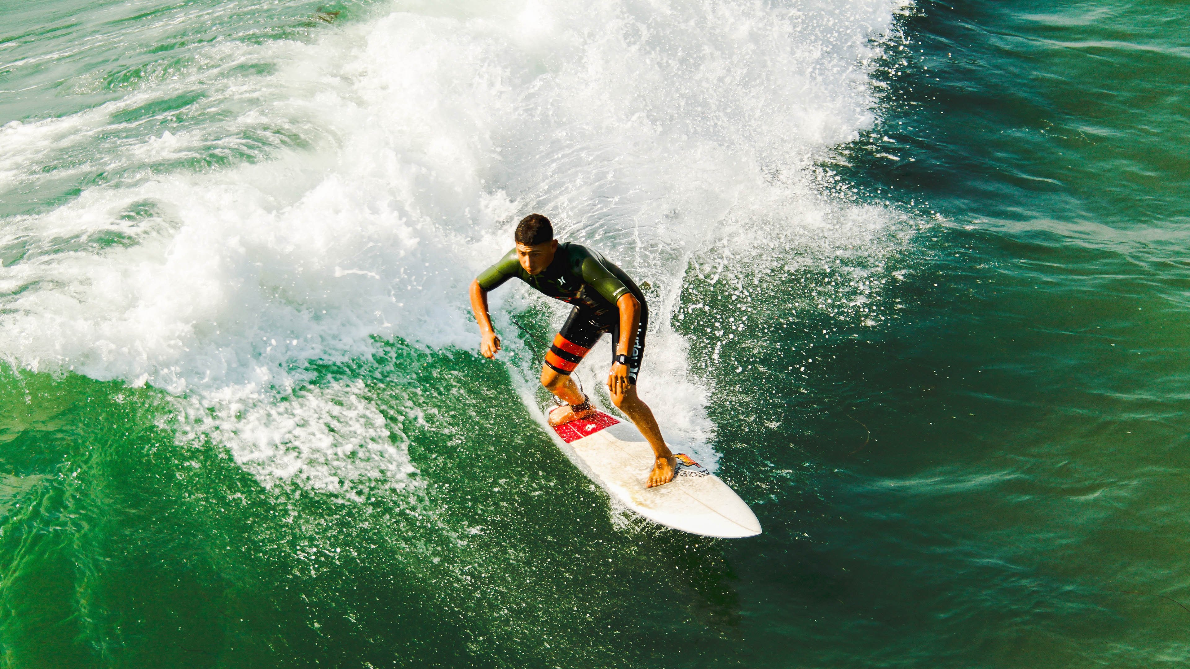 爱游戏多端接入-关键封盖：李磊最后时刻成功封堵上海队投篮！，李磊 上海